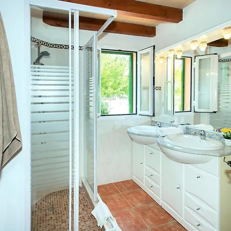 Owl Sion - Exclusive Holidays Pollenca