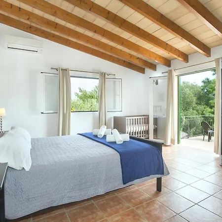 Owl Sion - Exclusive Holidays