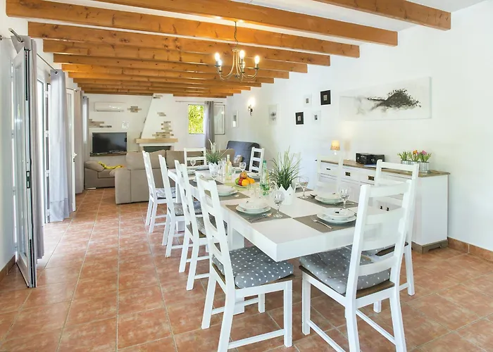 Owl Sion - Exclusive Holidays